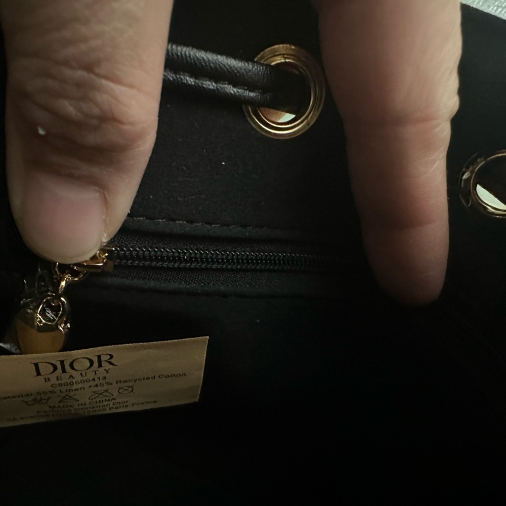 Christian Dior Beauty GWP limited edition small bucket bag. - Picture 6 of 7